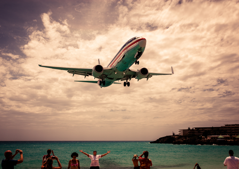 Airplane coming in for a landing, Saint Martin